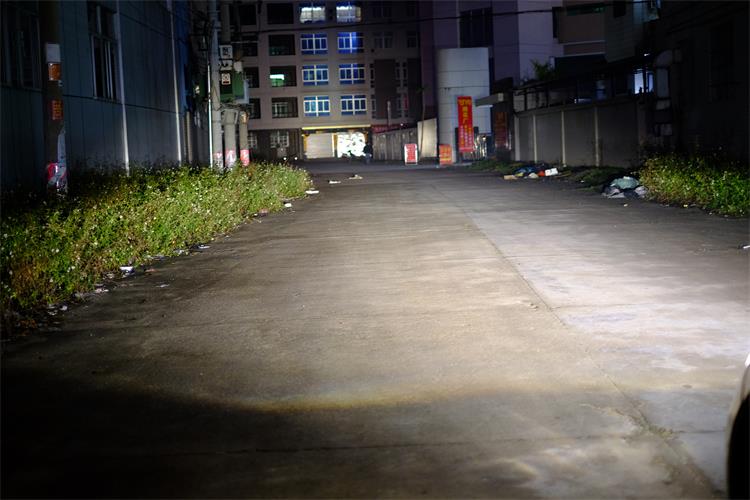 9改灯后的远光效果.JPG