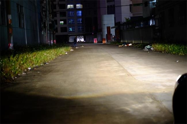 9.改装后的近光效果.JPG