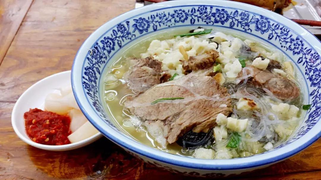 羊肉泡馍：一碗热气腾腾的西北风味