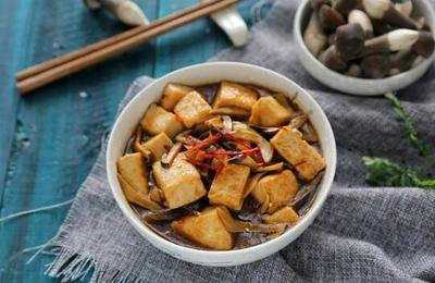 山野珍鲜遇家常豆腐，山茶油慢焖出满嘴鲜醇