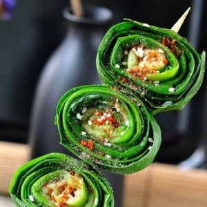 春天最水灵的养生菜－－卷起来吃的烤韭菜