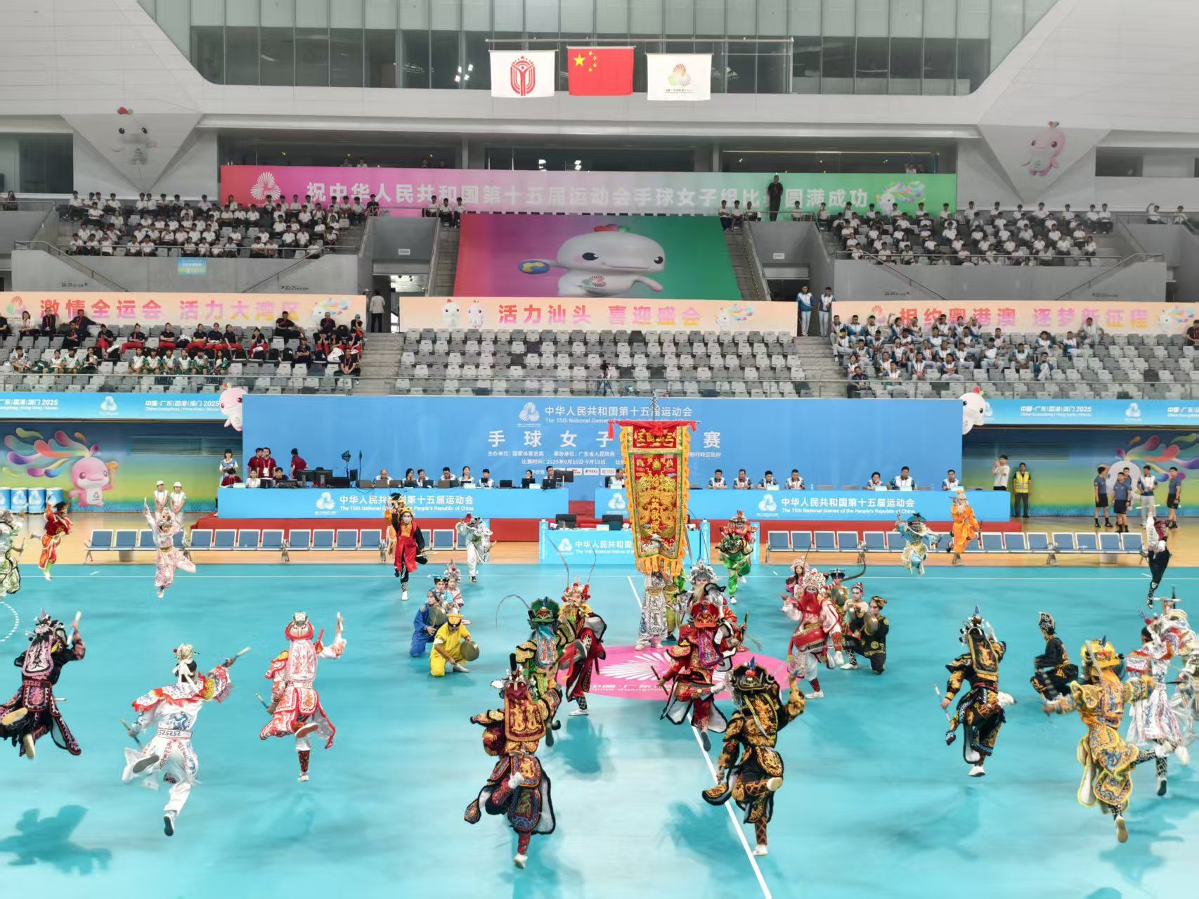 十五运会女子手球项目在汕精彩开赛！现场太燃了！